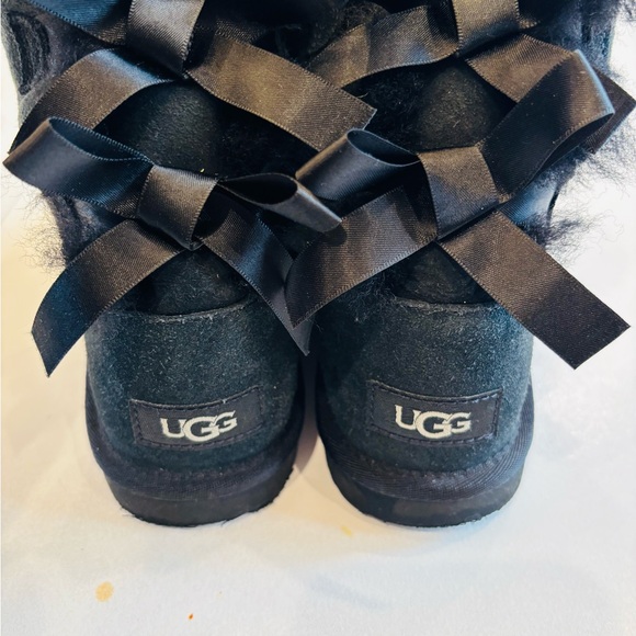 UGG Kids Boots with Black Bows size 2 - Picture 7 of 10